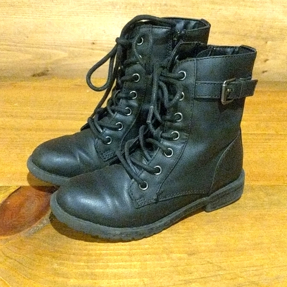 Girls boots